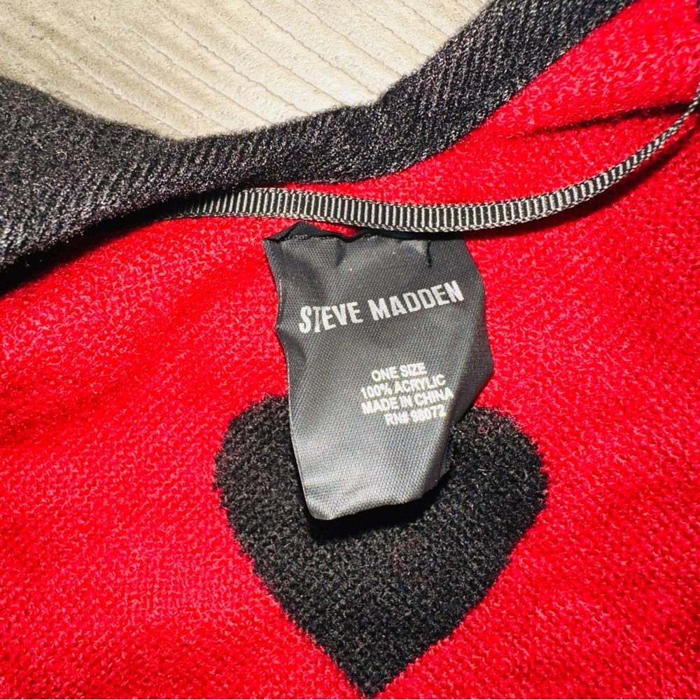 NWT Steve Madden Valentine’s Day Hearts Reversible Cape Wrap Shawl One Size - Picture 6 of 6